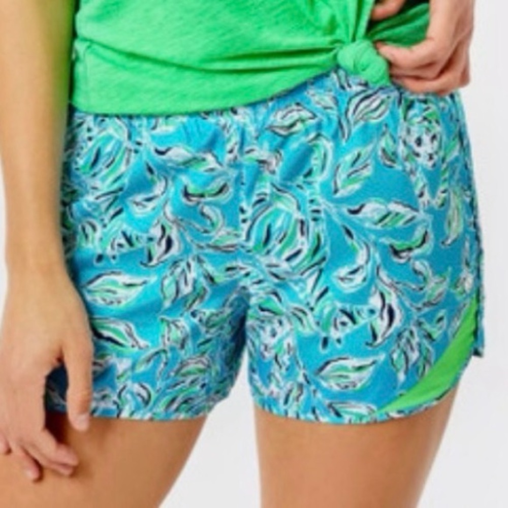 Lilly Pulitzer Luxeletic Ocean Trail Short in Turquoise Oasis